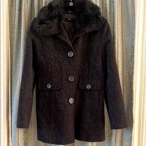 Beautiful jacket with faux collar